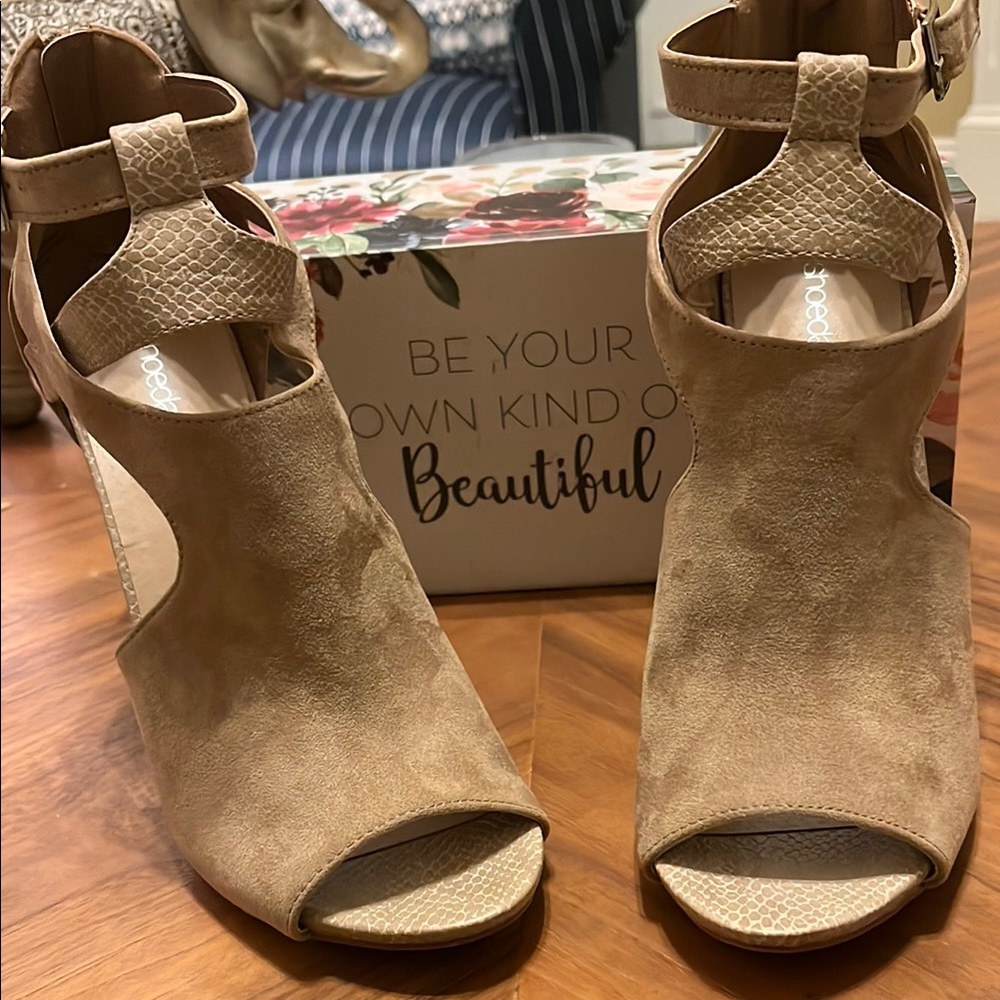 Shoe Dazzle Tan Open-toe Heels, Size 9.5